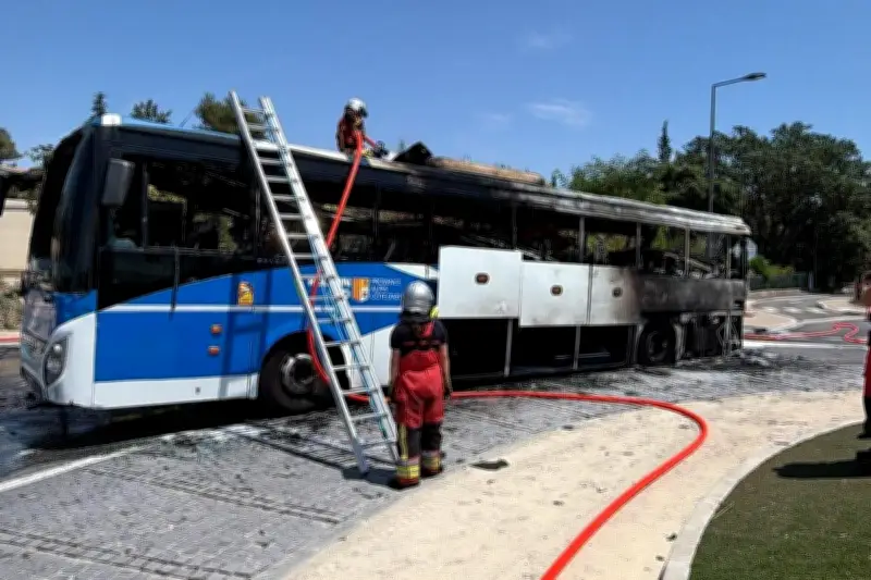 Bus Zou entièrement consumé près de Draguignan sur la RN7
