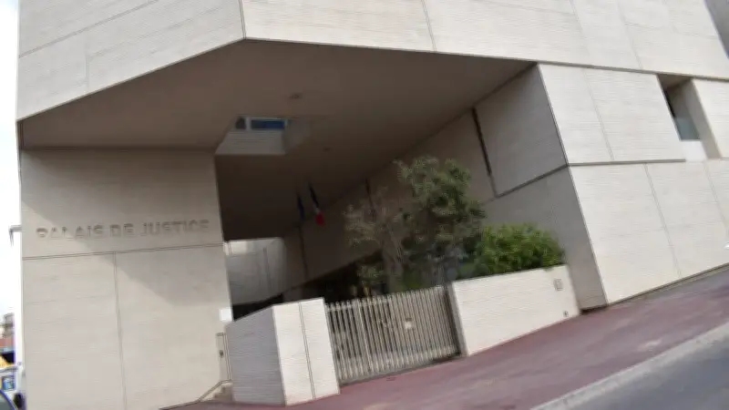 Béziers : une mère relaxée après les accusations de violences de ses jumelles
