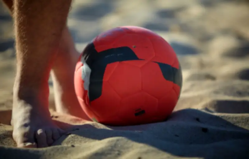 Cadix interdit les ballons sur ses plages cet été
