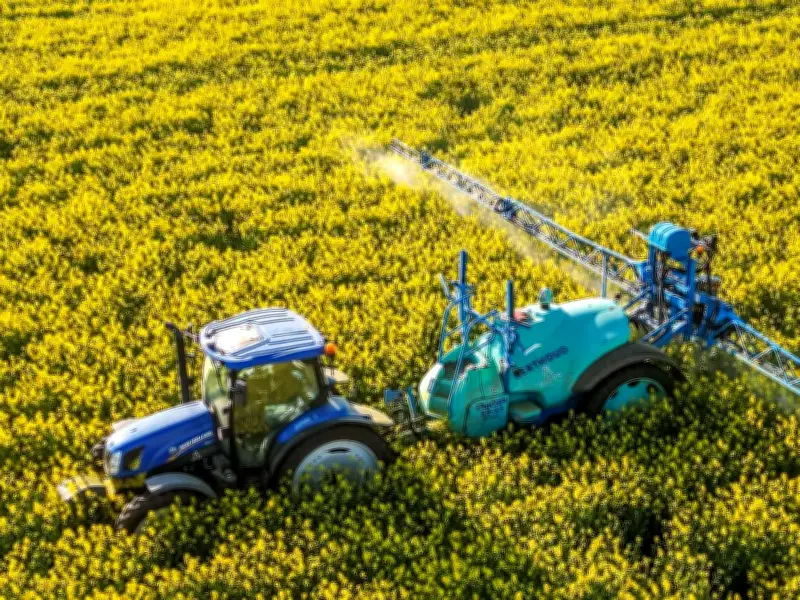 Cadmium : sept ans d'alertes, zéro décision, la Macronie pointée du doigt