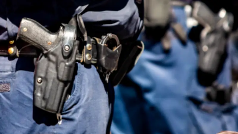 Californie : un policier blesse son collègue en jouant avec une arme chargée