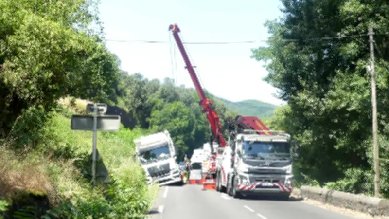 Camion dans le fossé au nord d'Alès : circulation perturbée