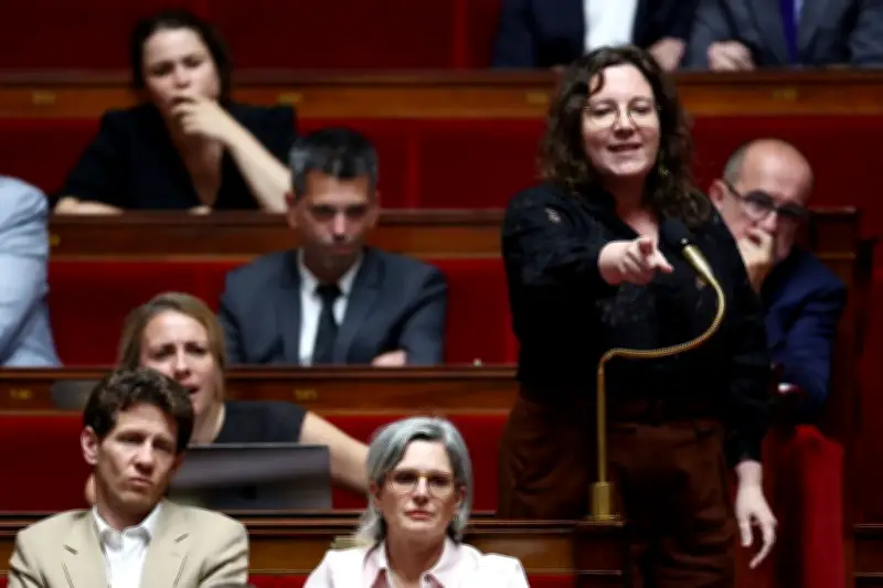 Canicule : 10 000 morts, un chiffre « faux et scandaleux » selon Lecornu