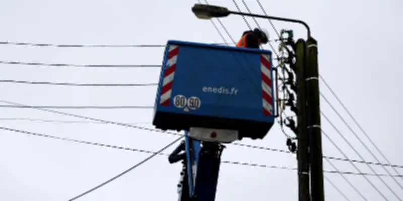 Canicule : 16 000 foyers privés d'électricité à Paris, dans le Nord et l'Aisne