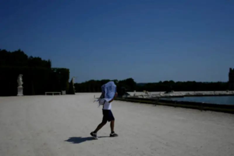 Canicule : 40 millions de Français en rouge, records de chaleur et examens maintenus