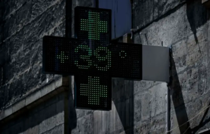 Canicule : 49 départements en rouge, 3 décès en Gironde, écoles fermées