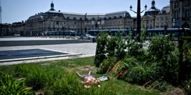 Canicule : 49 départements en vigilance rouge, 35 millions de Français concernés