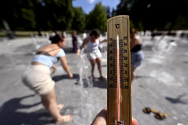 Canicule : 54 départements en rouge mardi, 35 en orange