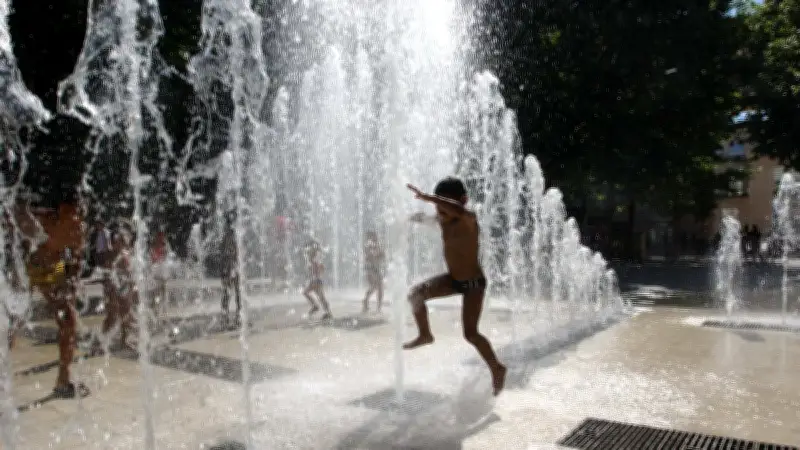 Canicule : 58 départements en alerte rouge, six en Occitanie