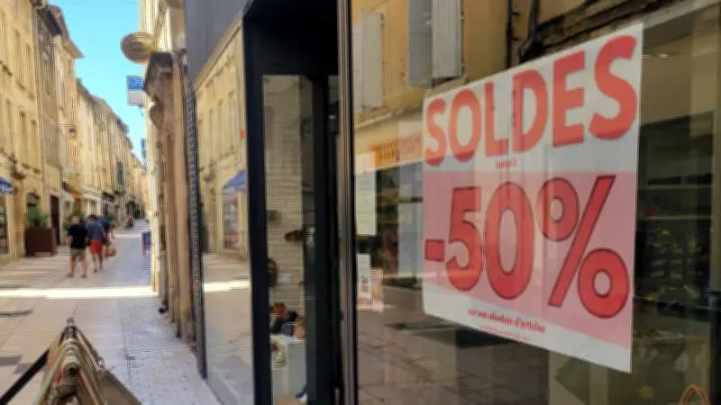 Canicule à Bagnols : les soldes d'été commencent sous la chaleur