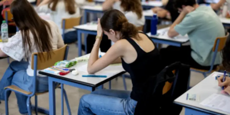 Canicule : brevet maintenu, oraux du bac décalés pour 10 000 candidats