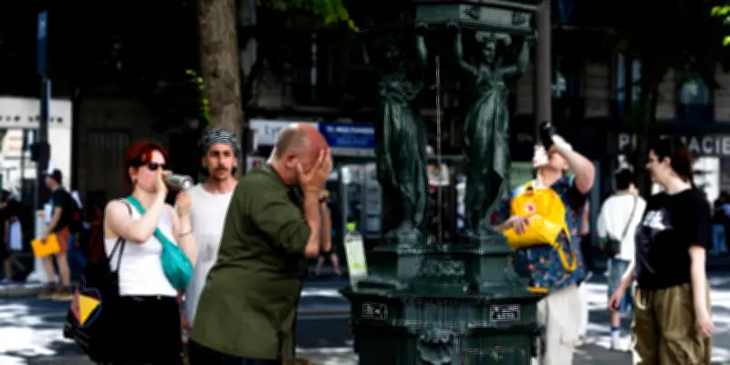 Canicule : écoles fermées et trafic SNCF perturbé en France