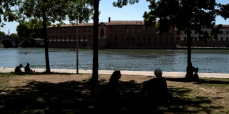 Canicule en France : jusqu'à 39°C à Paris, plus de 40°C dans le Sud