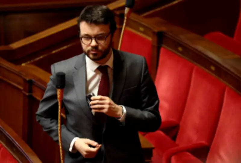 Canicule : le député Delaporte veut pouvoir tomber la veste à l'Assemblée
