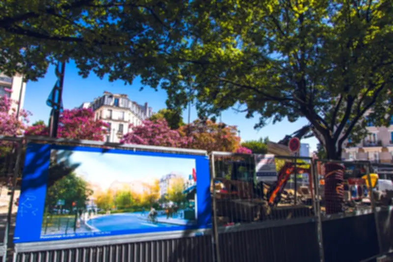Canicule à Paris : des jeunes chassés du canal Saint-Martin, symbole de l'impréparation face aux fortes chaleurs
