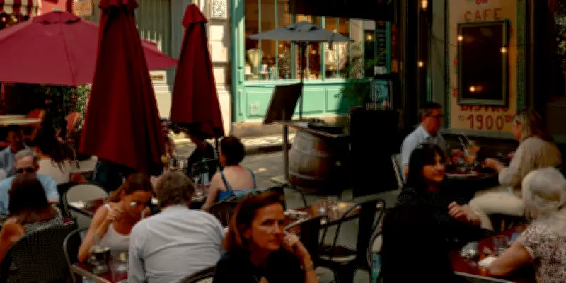 Canicule à Paris : les terrasses et l'interdiction d'alcool sur la voie publique