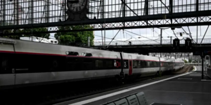Canicule : SNCF redoute week-end de grands départs, fin des vigilances rouges dimanche