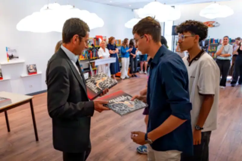 Cannes : 23 lycéens reçoivent un livre sur le Festival pour encourager la lecture
