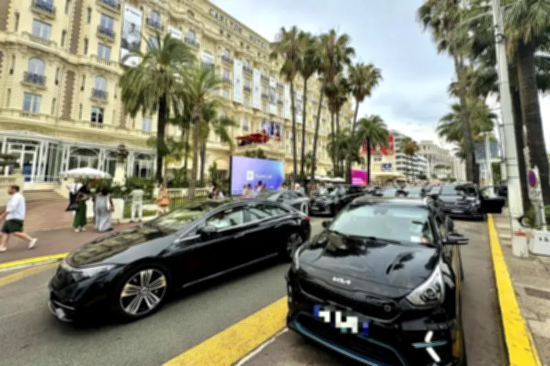 À Cannes, les taxis dénoncent l'afflux record de VTC sur la Croisette