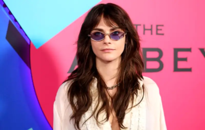 Cara Delevingne se confie sur sa descente aux enfers et sa guérison