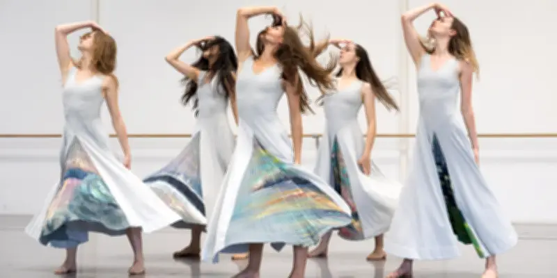 Carolyn Carlson emmène le ballet de l'Opéra du Capitole dans l'azur à Toulouse