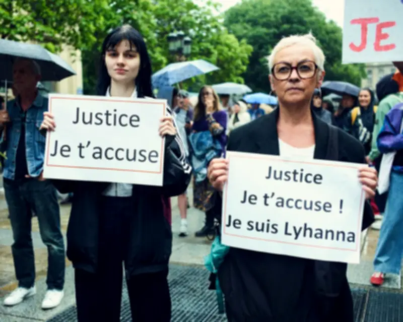 «C'est une honte pour notre pays» : à Paris, hommage à Lyhanna sous les fenêtres du ministère de la Justice