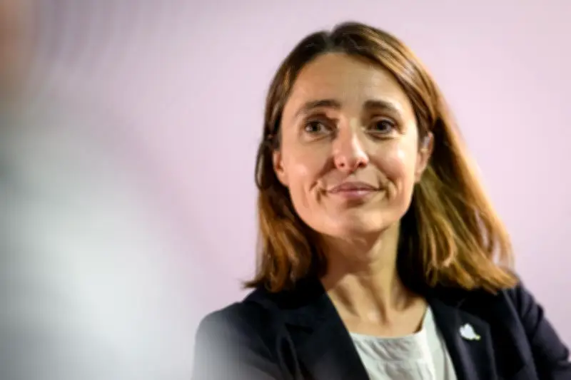 CGT et CFDT réclament la transparence des salaires, Rachida Dati évite Grégoire...
