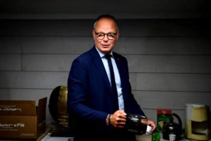Chaleur, bière et 80 km/h : on a suivi la réunion numérique d'Édouard Philippe