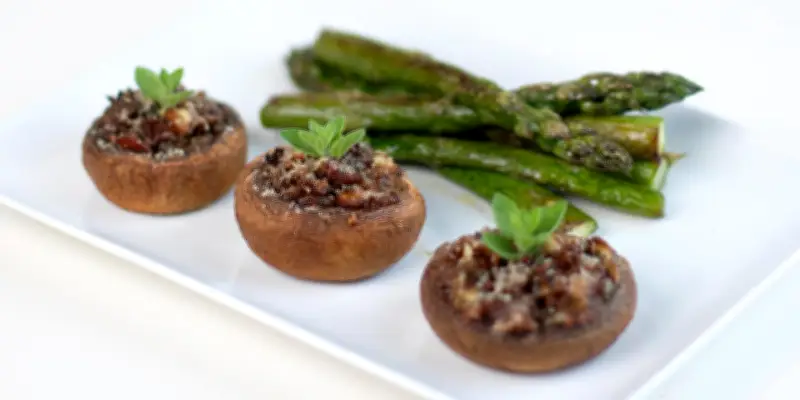 Champignons farcis et asperges rôties : la recette de Gabriel Lepousez