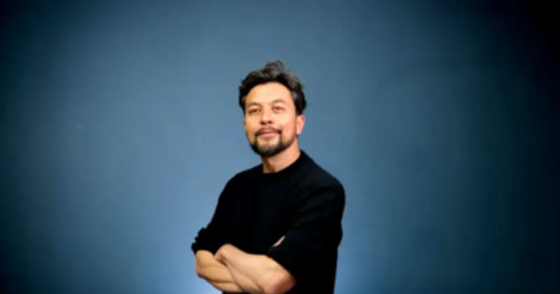 Changer de vie : Karim Duval, d'ingénieur à humoriste