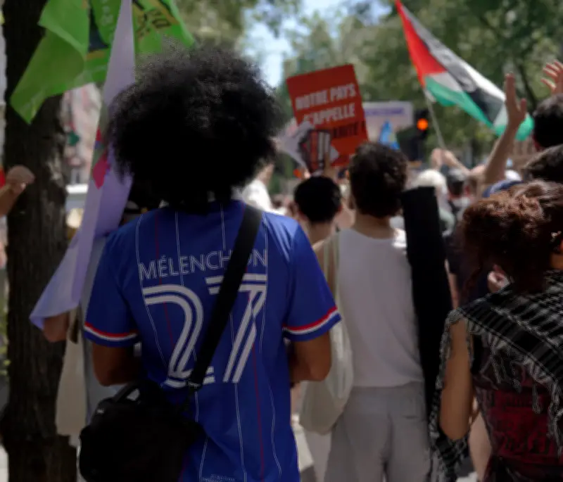 Chez LFI : la troublante réappropriation du maillot des Bleus