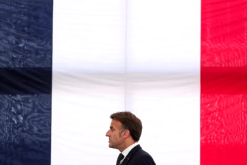 Choose France : Macron défend son sommet malgré un bilan emploi mitigé