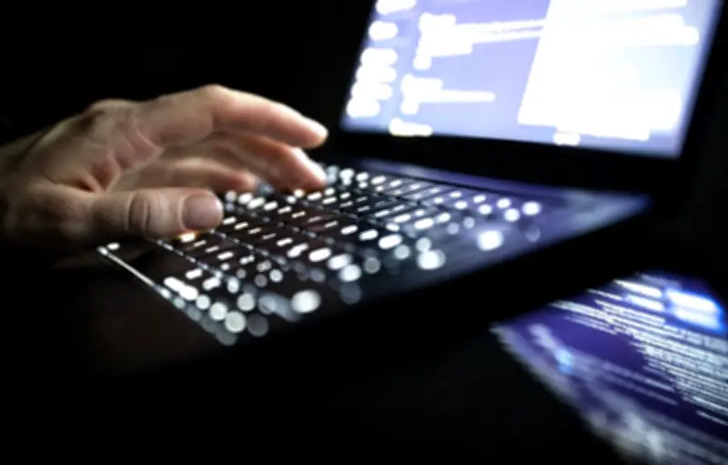 Cinq jeunes hackers présumés arrêtés pour fuite de 4 millions de fiches patients