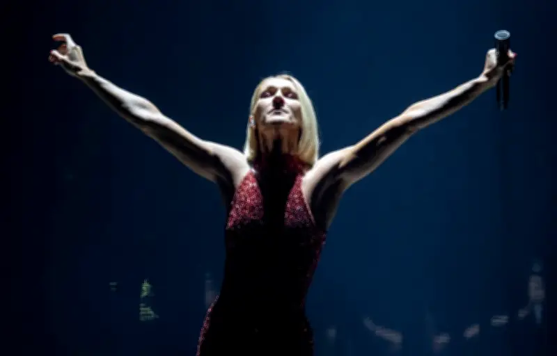 Céline Dion dévoile le single « Bonjour pardon merci » le 3 juillet
