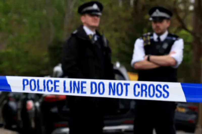 Collision ferroviaire près de Londres : un impact brutal, bilan incertain