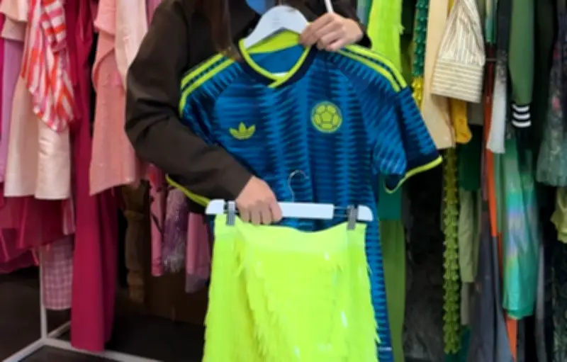Comment adopter le maillot de foot comme pièce mode cet été