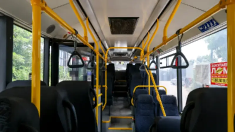 Condamné pour pédophilie, il transportait des enfants : le patron accuse l'État