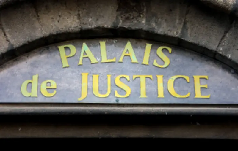 Condamné pour voyeurisme : 2 ans de prison dont 18 mois avec sursis