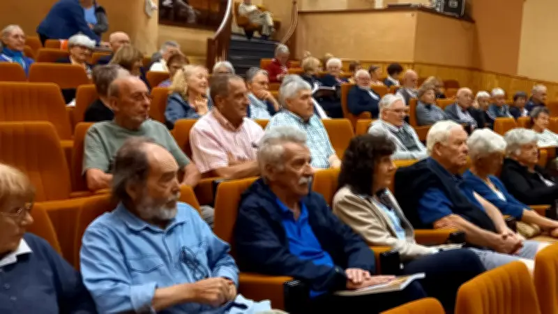 Conférence sur une découverte scientifique majeure à 5000 m sous l'océan