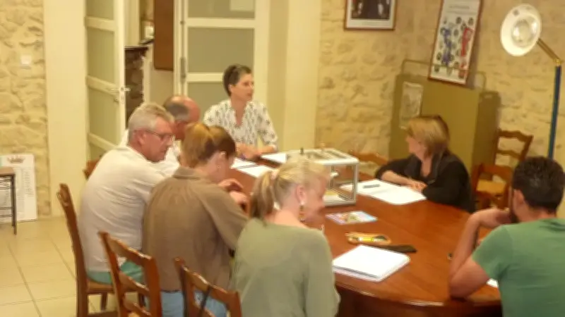 Conseil municipal à La Roque-sur-Cèze : tarifs, sécurité et saison estivale