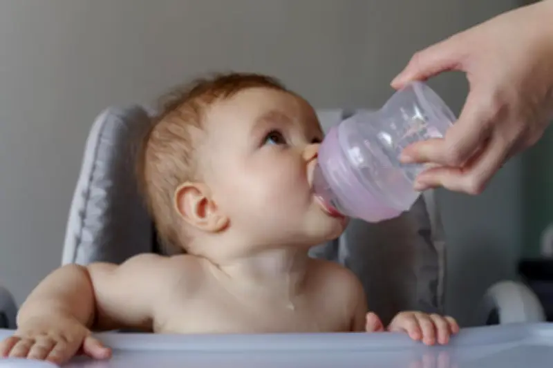 Conseils d'un pédiatre pour éviter la déshydratation chez bébé