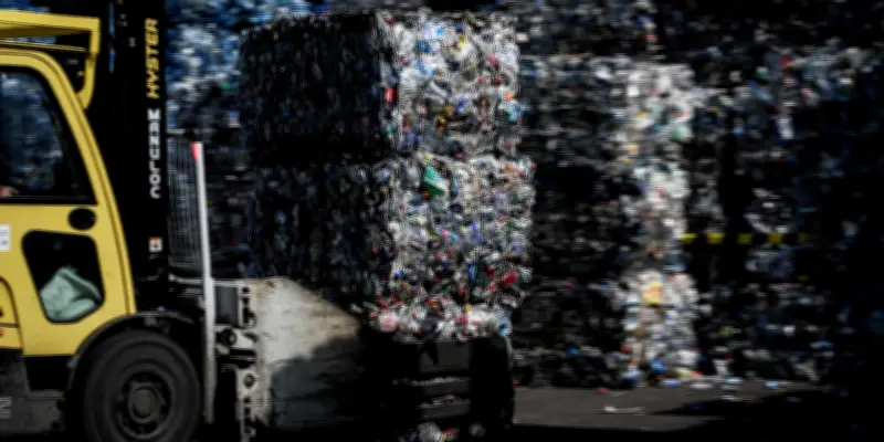 Consigne plastique : des élus claquent la porte d'une réunion au ministère