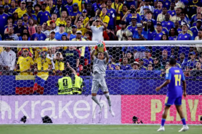 Coupe du Monde 2026 : Room bat le record d'arrêts, Infantino signe un drapeau russe