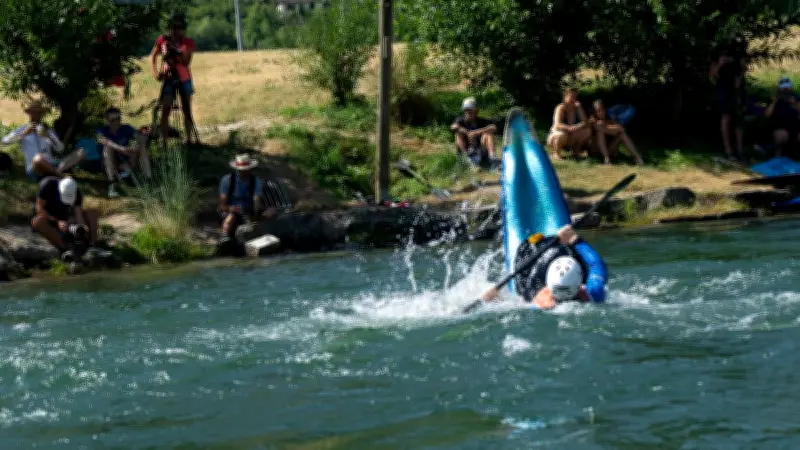 Coupe du monde de kayak freestyle : à Millau, le squirtboat fait sensation