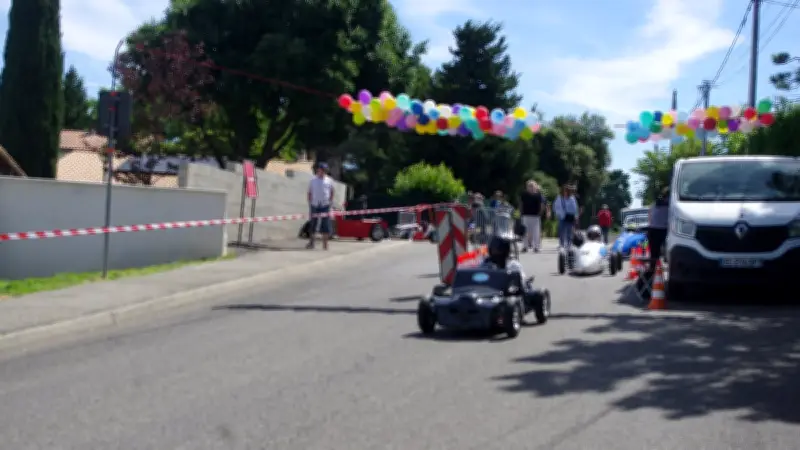 Course de caisses à savon : 45 bolides dans le vieux village des Angles