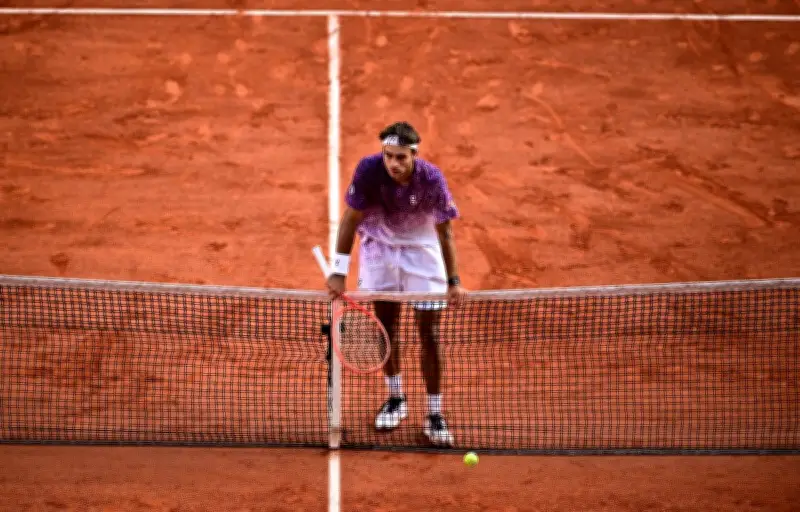Crampes et stress : Cobolli, la douloureuse découverte d'une première finale à Roland-Garros