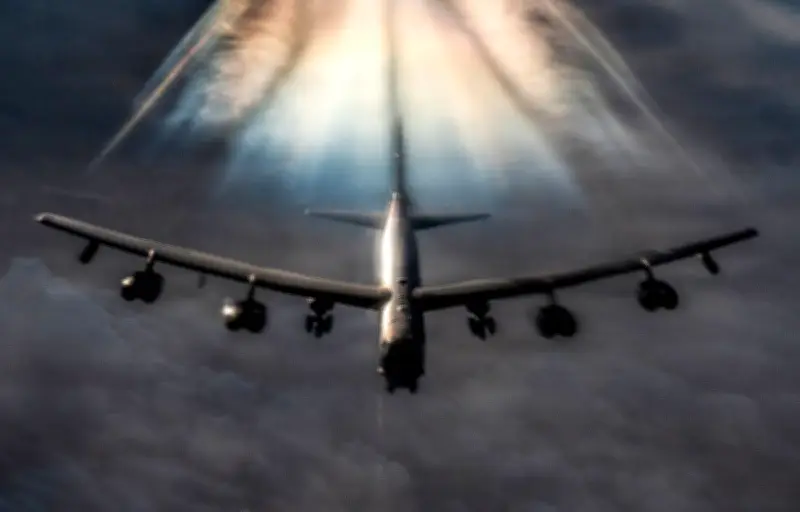 Crash d'un bombardier B-52 américain en Californie