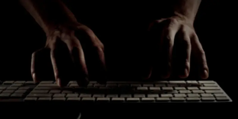 Cyberattaques : deux hackers mis en examen pour vol de millions de données