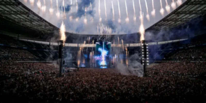 David Guetta fête 25 ans de tubes au Stade de France avec J.Lo et Akon