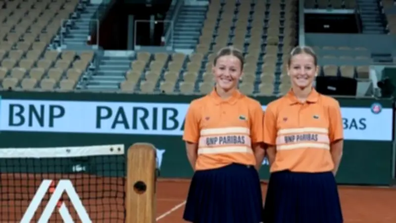 De Pignan à Roland-Garros : des jumelles partagent leur quotidien de ramasseuses de balles